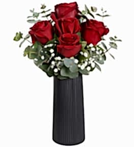 Siyah Vazoda K�rm�z� G�ller