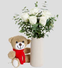 Ay�c�k ve Beyaz G�l Vazosu