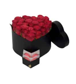 Kalpli Kutuda G�ller Makaronlar