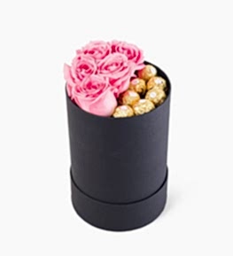 Yuvarlak Kutuda Pembe G�ller ve �ikolatalar