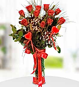 11 K�rm�z� G�l Vazosu ve Kalpler