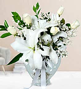Kalp Vazoda Beyaz G�l ve Lilyum