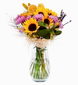 Vazoda Ay�i�ekleri ve Pembe Papatyalar