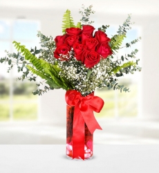 Vazoda 12 Kırmızı Gül