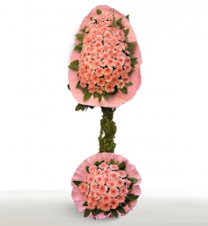 Pembe gerbera ve yeşillikler ile hazırlanmış çift katlı ayaklı nikah, açılış ve düğün çiçeği.