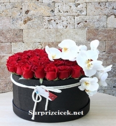 Kutuda Kırmızı Güller