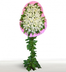 Beyaz glayör ile hazırlanmış ayaklı nikah ve düğün çelengi.