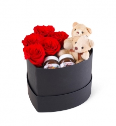 Kalp Kutuda Kırmızı Gül, Mini Ayıcık & Çikolatalar