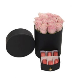 Çekmeceli Siyah Silindir Kutu İçinde 13 Pembe Gül ve 6 Makaron