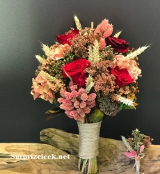 Solmayan Güllü Gelin Buketi