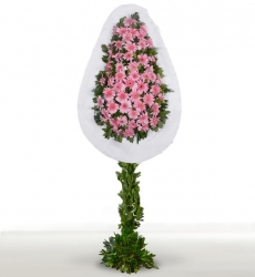 Pembe gerbera ile hazırlanmış açılış ve düğün çelengi.