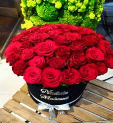 Kutuda İsimli Kırmızı Güller 