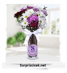 Kadınlar Günü Temalı Vazoda Hüsnüyusuf ve Papatya