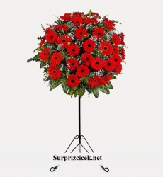 Kırmızı Gerberalardan Hazırlanmış Ferforje Aranjmanı