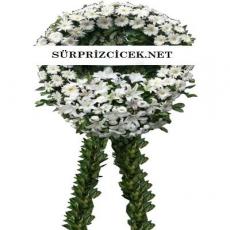 Beyaz Çiçeklerle Cenaze Çelengi
