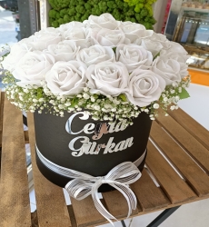 Kutuda 1.Kalite Beyaz Yapay Güller